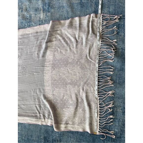Bindya Pale Pink Gray Paisley Scarf w Fringe - Picture 6 of 9